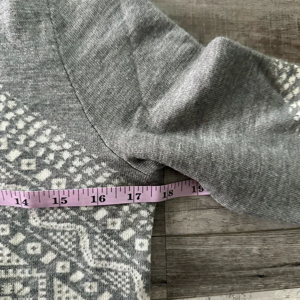 J. Crew Grey And White Patterned 100% Merino Wool Small Crewneck Sweater - Picture 6 of 7